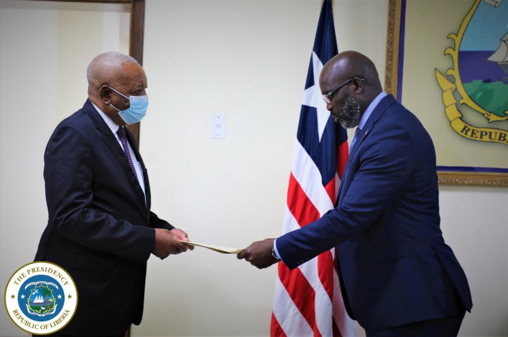 President Weah Receives Letters of Credence from Zimbabwe’s New Ambassador