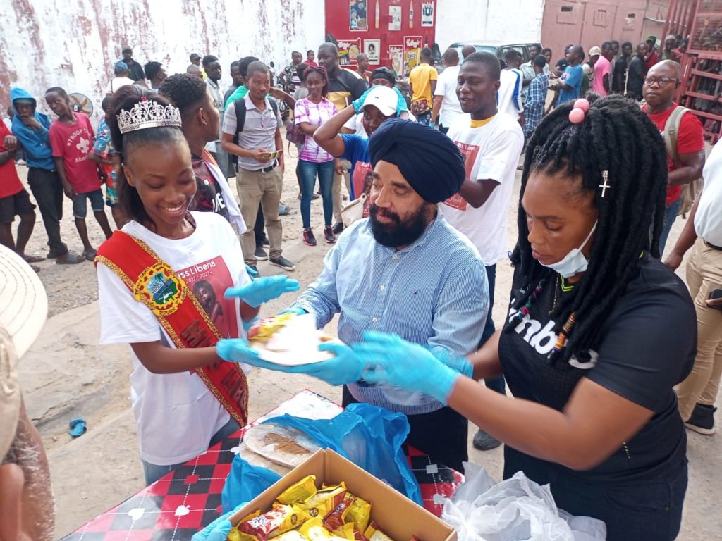 Miss Liberia join Jeety in cook meal distribution