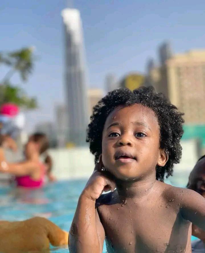 Breaking!! Popular Nigerian Musician  Davido’s son, Ifeanyi Allegedly Drowns and dies in swimming pool.