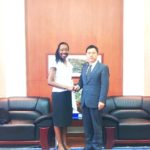Ambassador Yin Chengwu Meets with World Bank country manager in Liberia